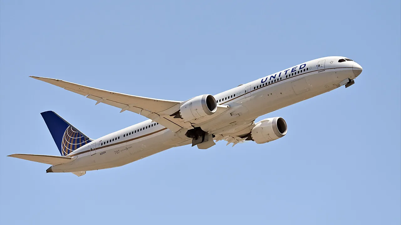 United Airlines Flight UA770 Emergency Diversion