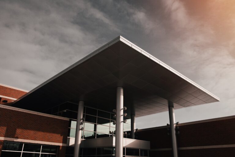 What is Flat Roofing and Understanding The Benefits