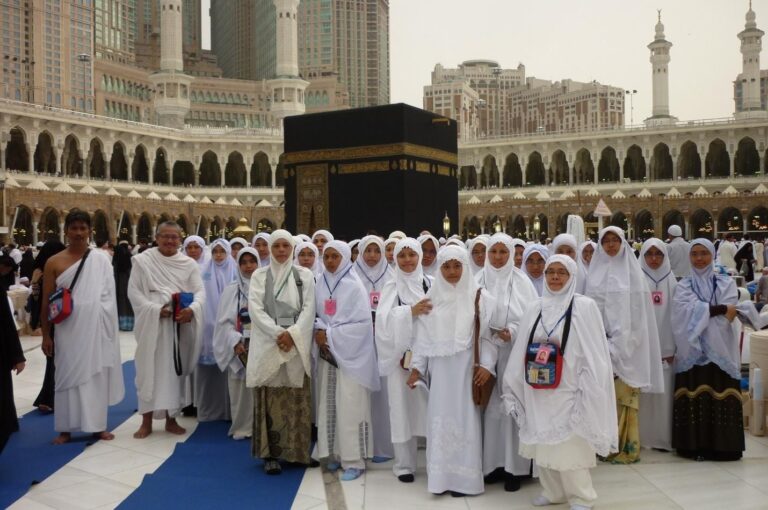 Exploring the Spiritual and Financial Perks of Group Umrah