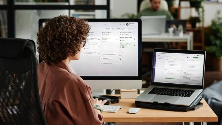 Sales Intelligence, Explained Like You’re Busy A Field Guide for Small Teams