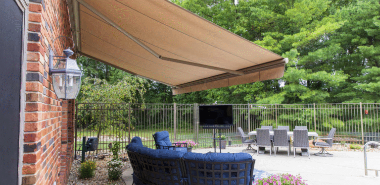 Retractable Awnings: A Detailed Exploration of Comfort, Functionality, and Modern Outdoor Enhancement